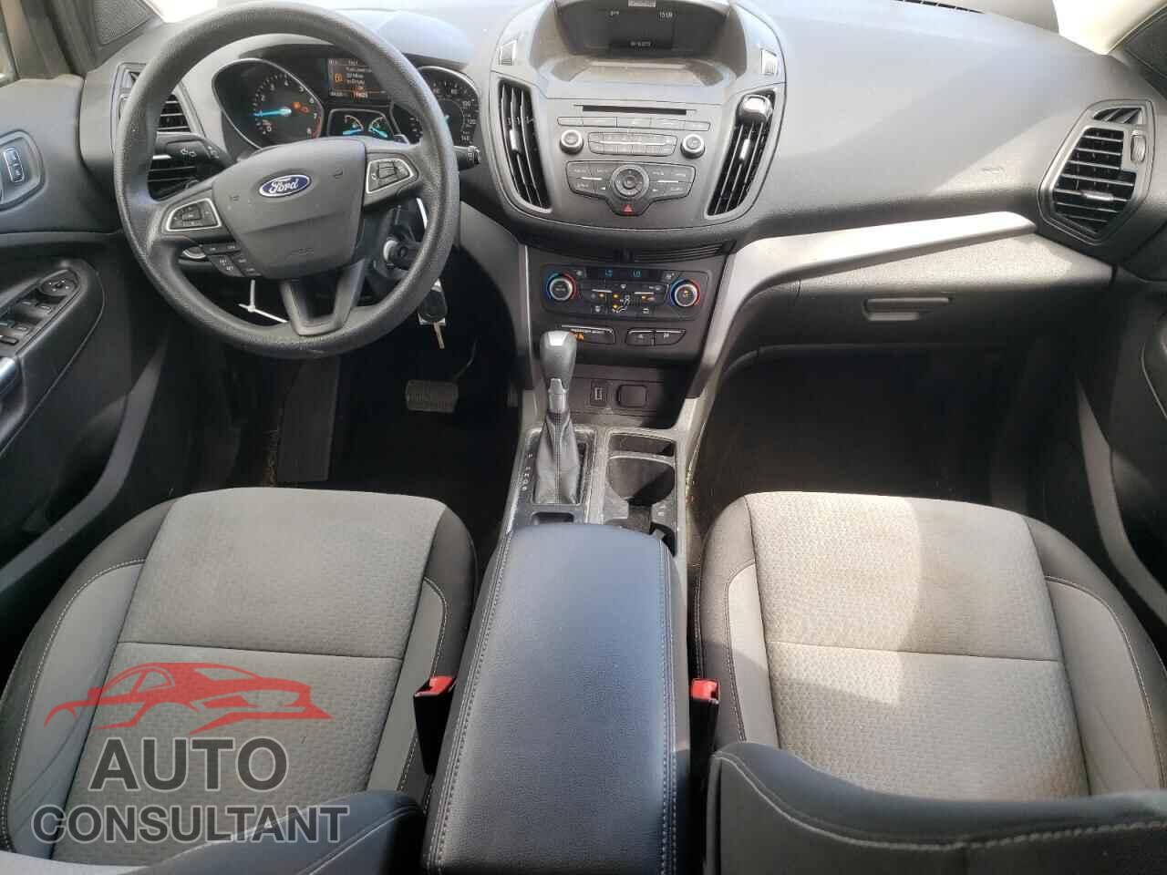 FORD ESCAPE 2017 - 1FMCU9G94HUF03640