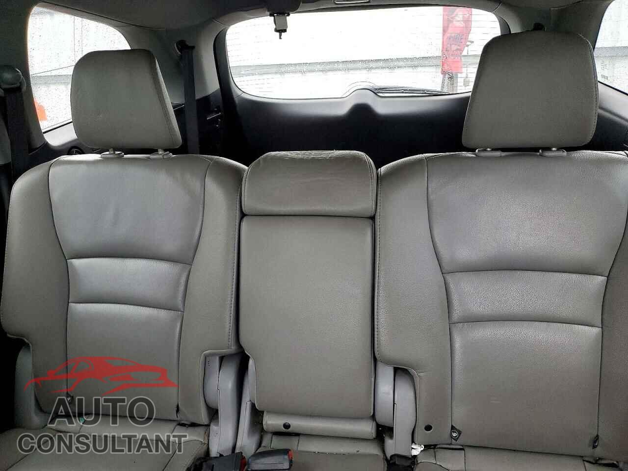 HONDA PILOT 2017 - 5FNYF6H65HB016771
