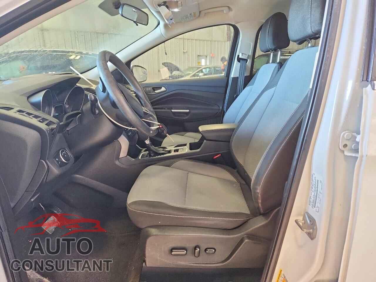 FORD ESCAPE 2017 - 1FMCU9GD2HUC74640