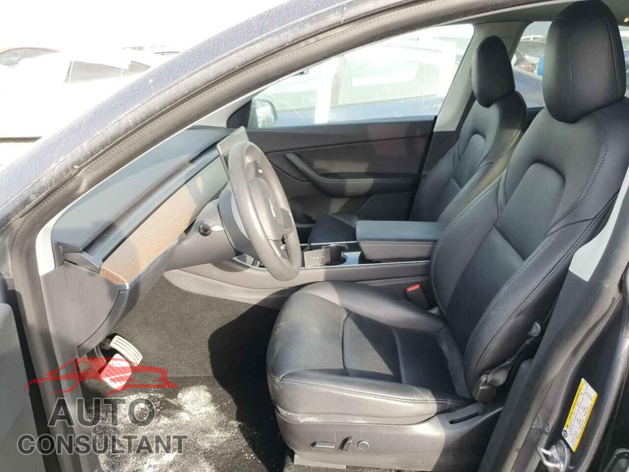 TESLA MODEL Y 2021 - 5YJYGDEF7MF090130