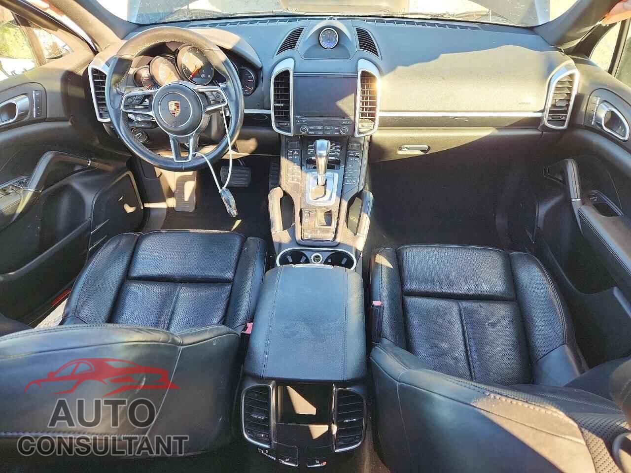 PORSCHE CAYENNE 2018 - WP1AA2A21JKA07489