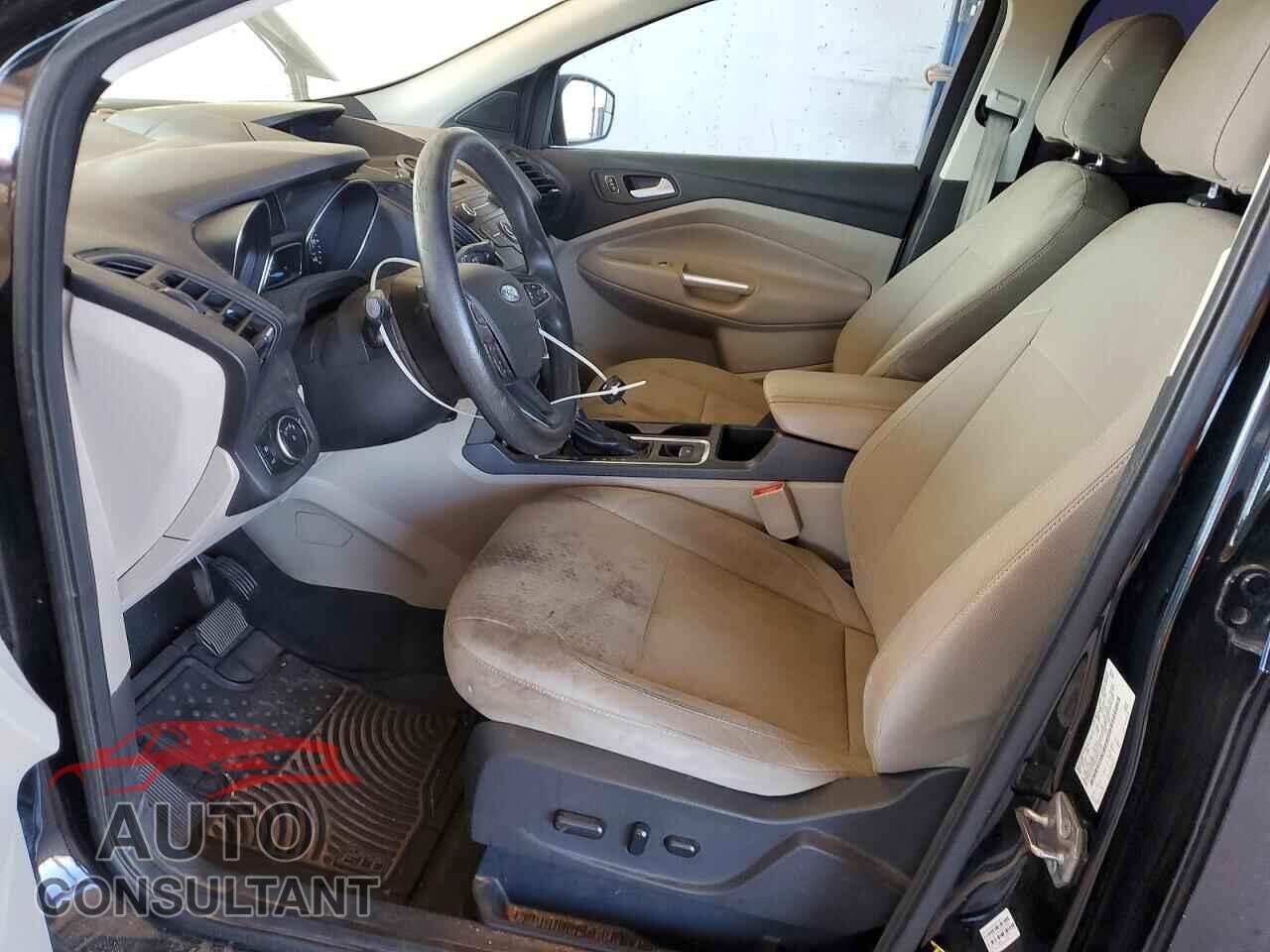 FORD ESCAPE 2017 - 1FMCU0G94HUB31146
