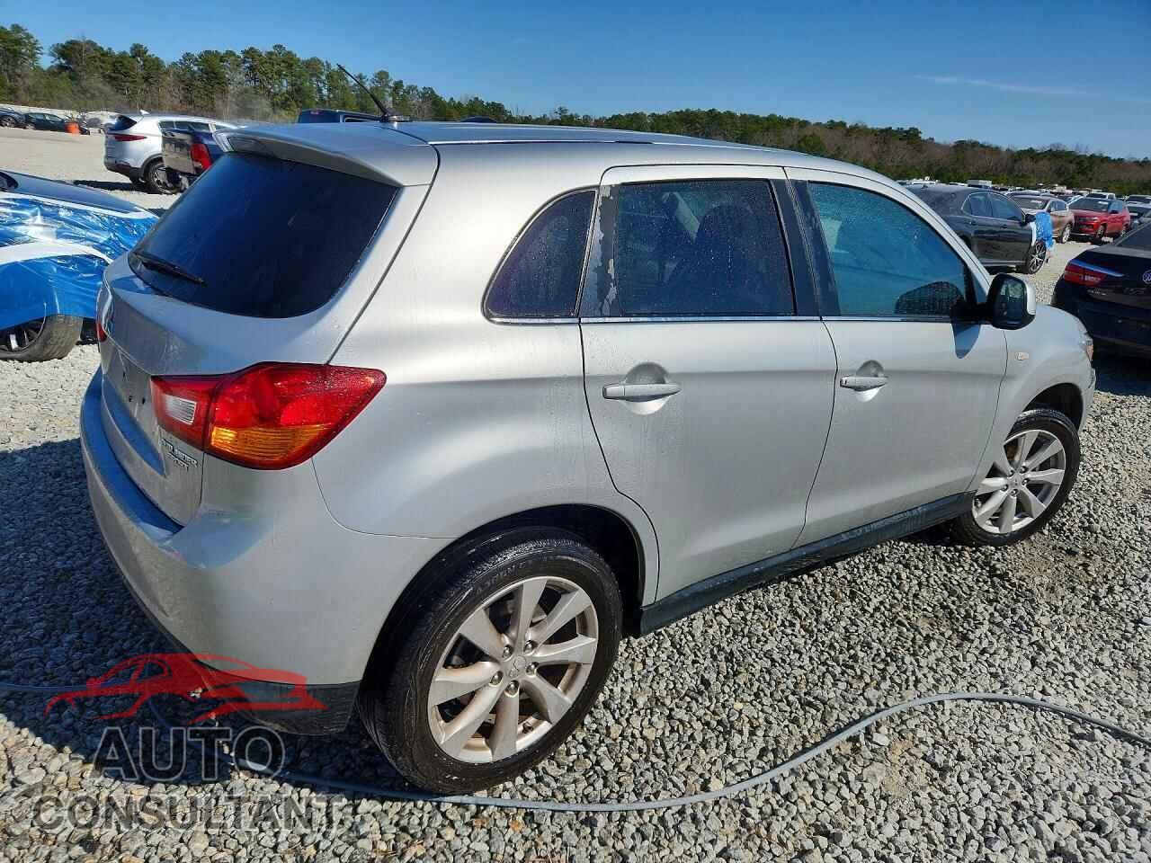 MITSUBISHI OUTLANDER 2013 - 4A4AP4AU3DE010192