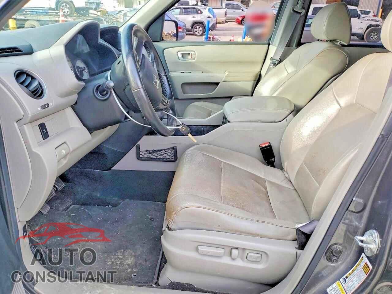 HONDA PILOT 2011 - 5FNYF4H63BB015212
