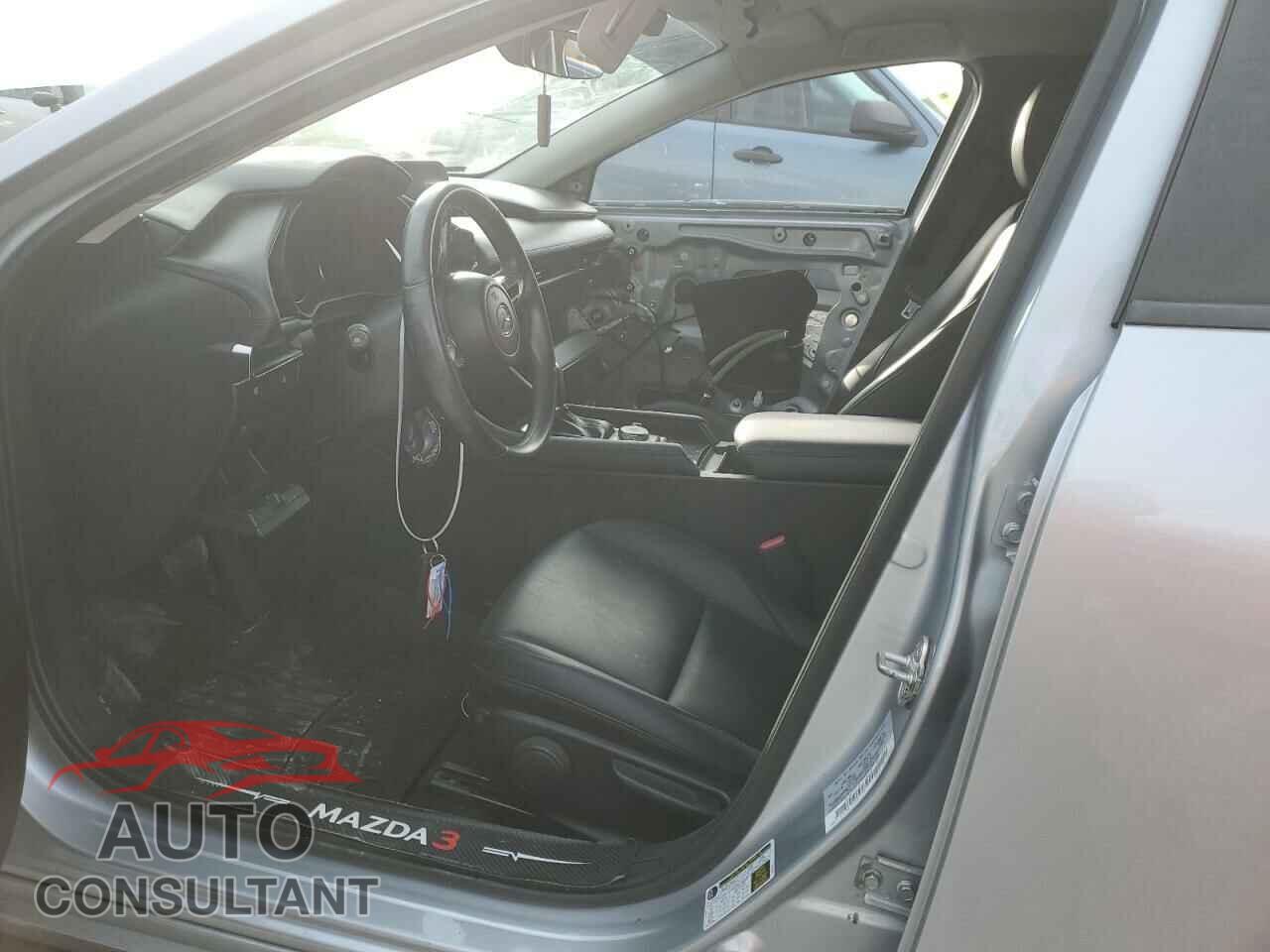 MAZDA 3 2019 - JM1BPACLXK1108686