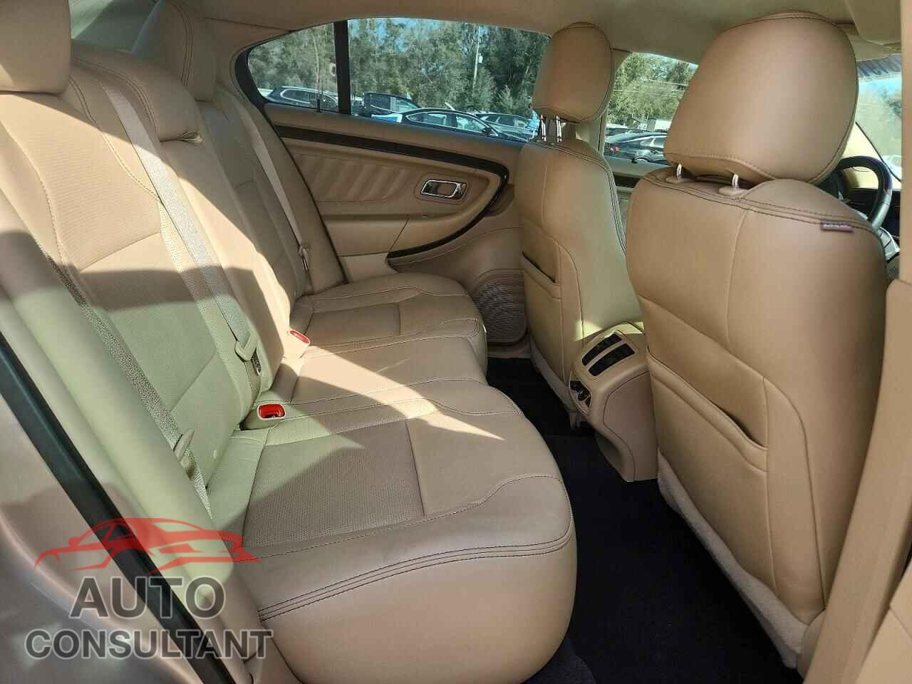 FORD TAURUS 2018 - 1FAHP2F85JG105218