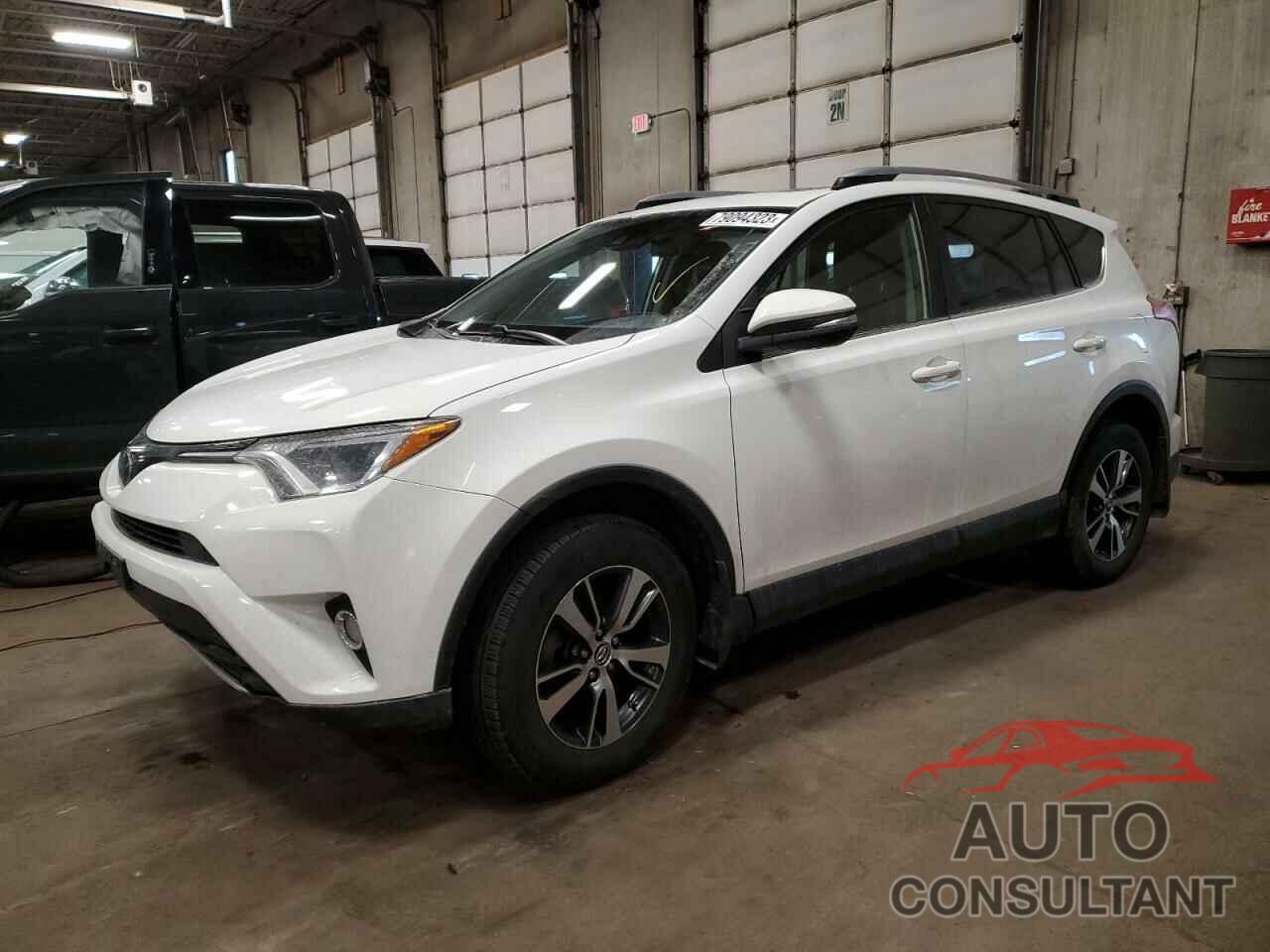 TOYOTA RAV4 2018 - JTMRFREV9JJ736560
