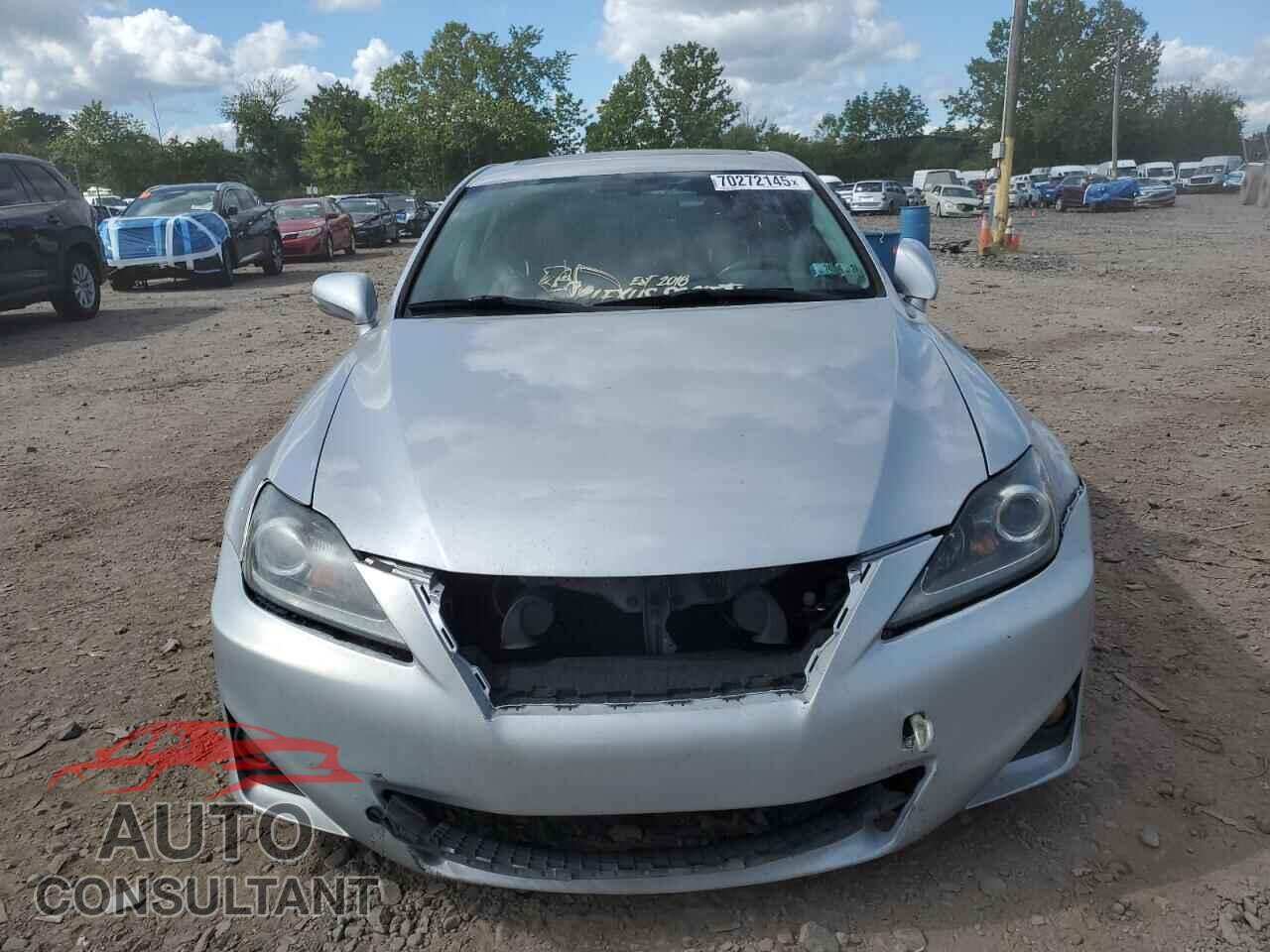 LEXUS IS 2011 - JTHCF5C29B5049028