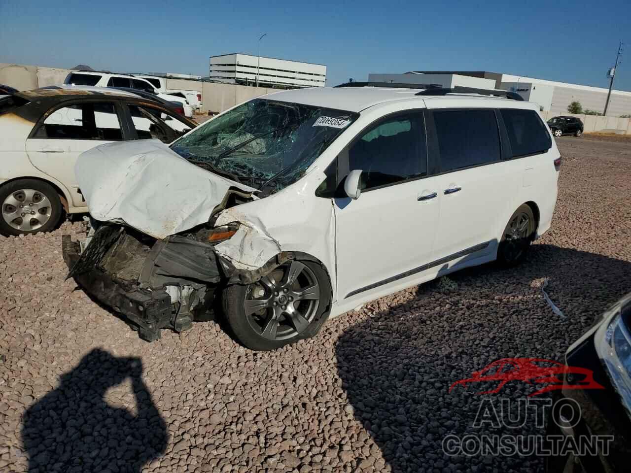 TOYOTA SIENNA 2018 - 5TDXZ3DC1JS905680