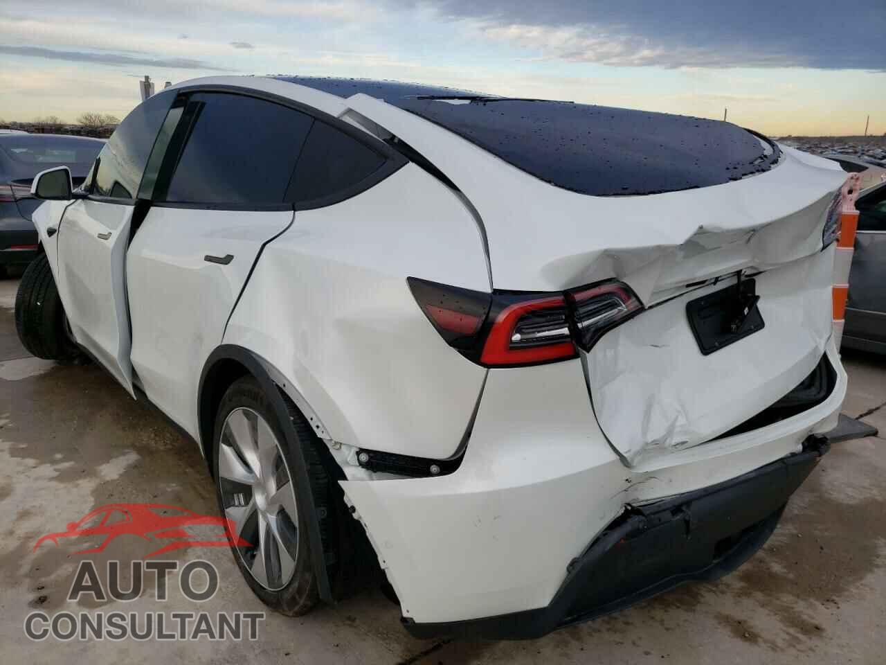 TESLA MODEL Y 2021 - 5YJYGDED3MF110646