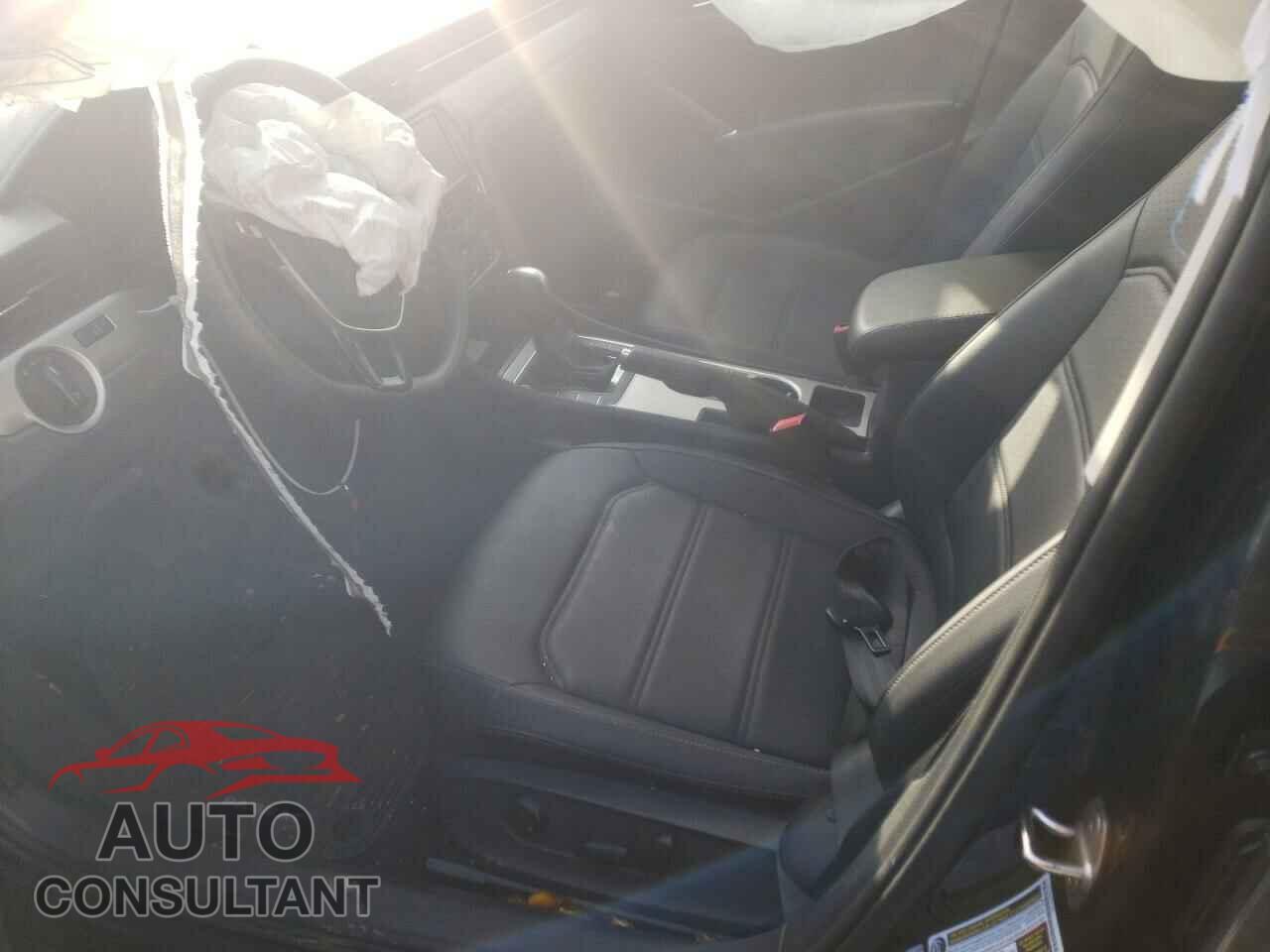 VOLKSWAGEN PASSAT 2021 - 1VWSA7A37MC018455
