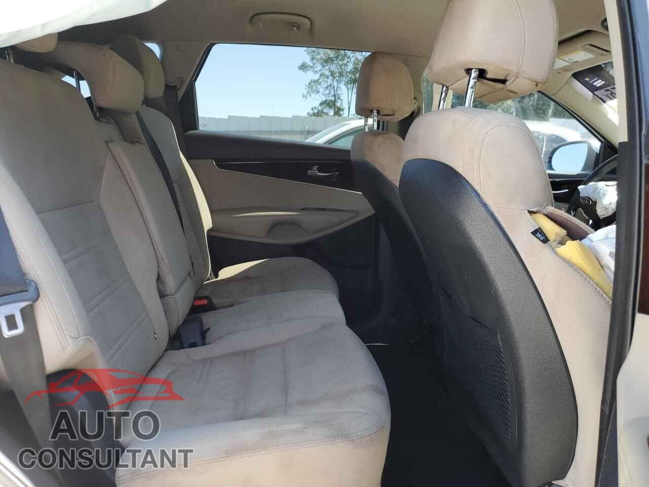 KIA SORENTO 2017 - 5XYPG4A35HG222999