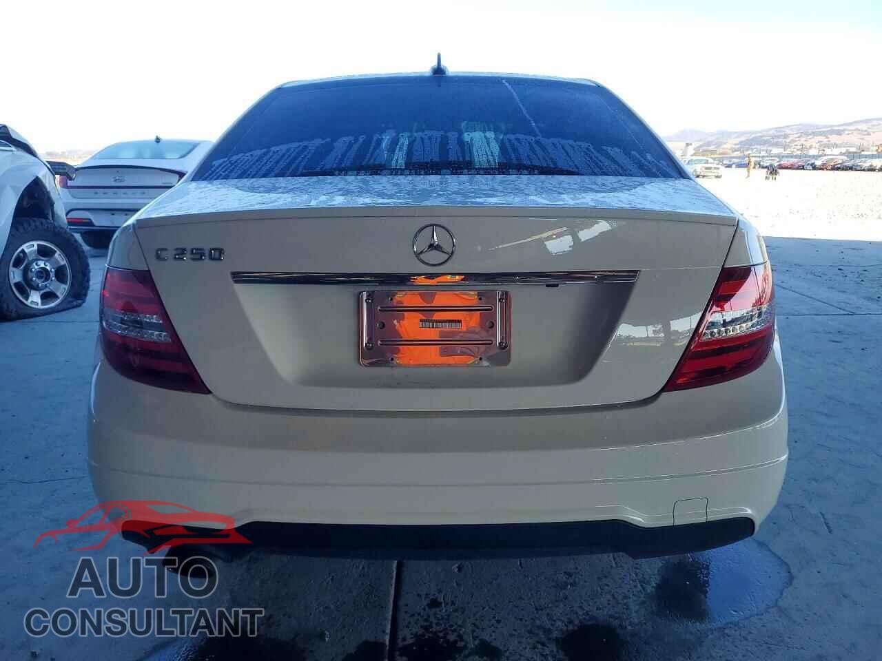 MERCEDES-BENZ C-CLASS 2012 - WDDGF4HB9CR192275