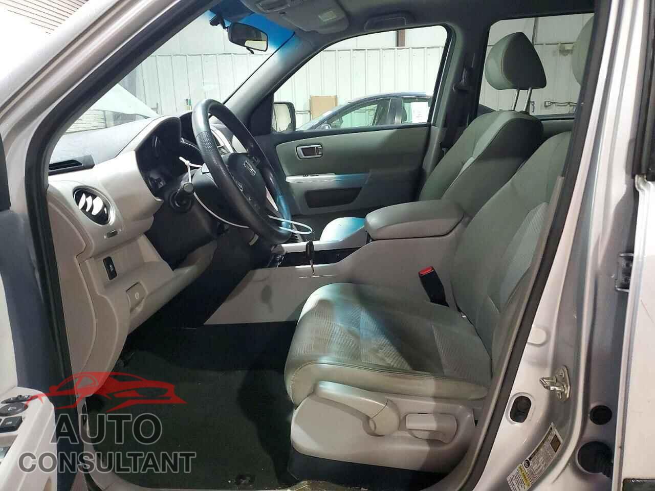 HONDA PILOT 2015 - 5FNYF4H24FB060193
