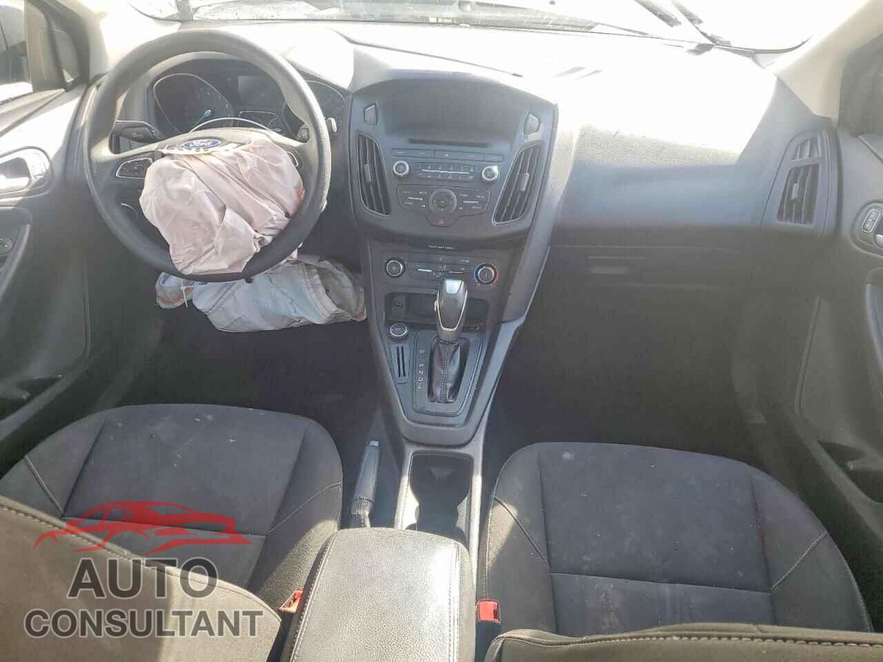 FORD FOCUS 2015 - 1FADP3F29FL214845