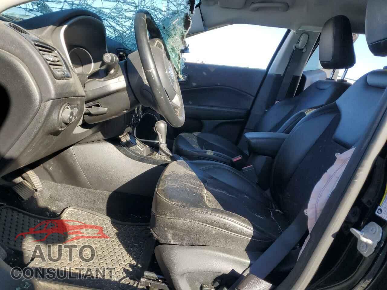 JEEP COMPASS 2018 - 3C4NJDBB3JT304341