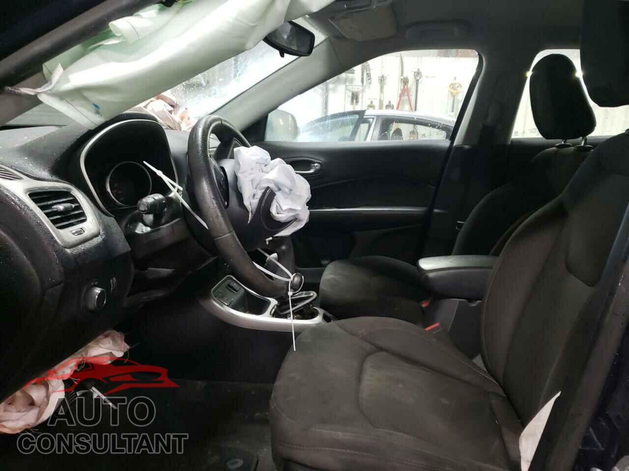 JEEP COMPASS 2018 - 3C4NJCAB1JT204590