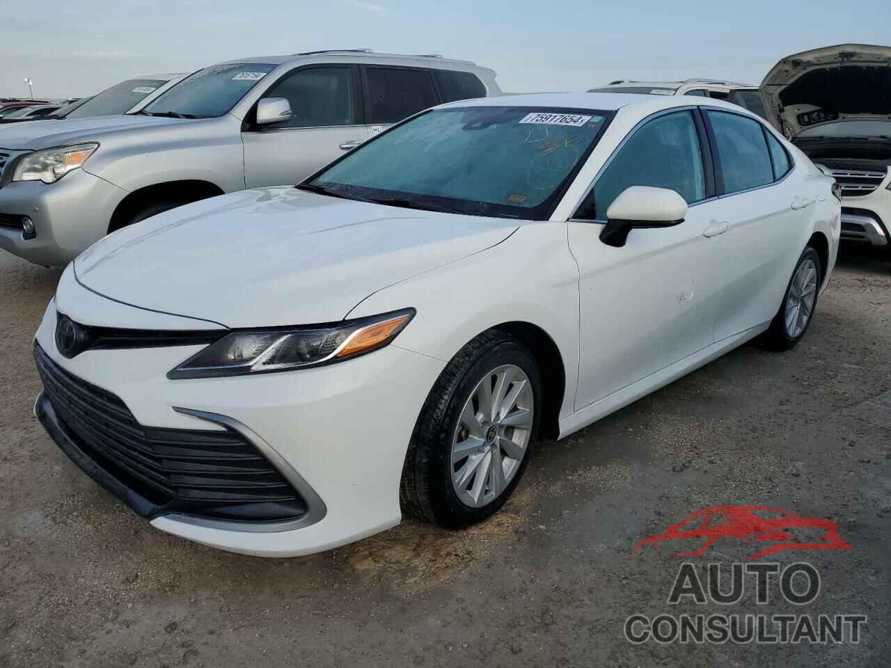 TOYOTA CAMRY 2022 - 4T1C11AK3NU709064