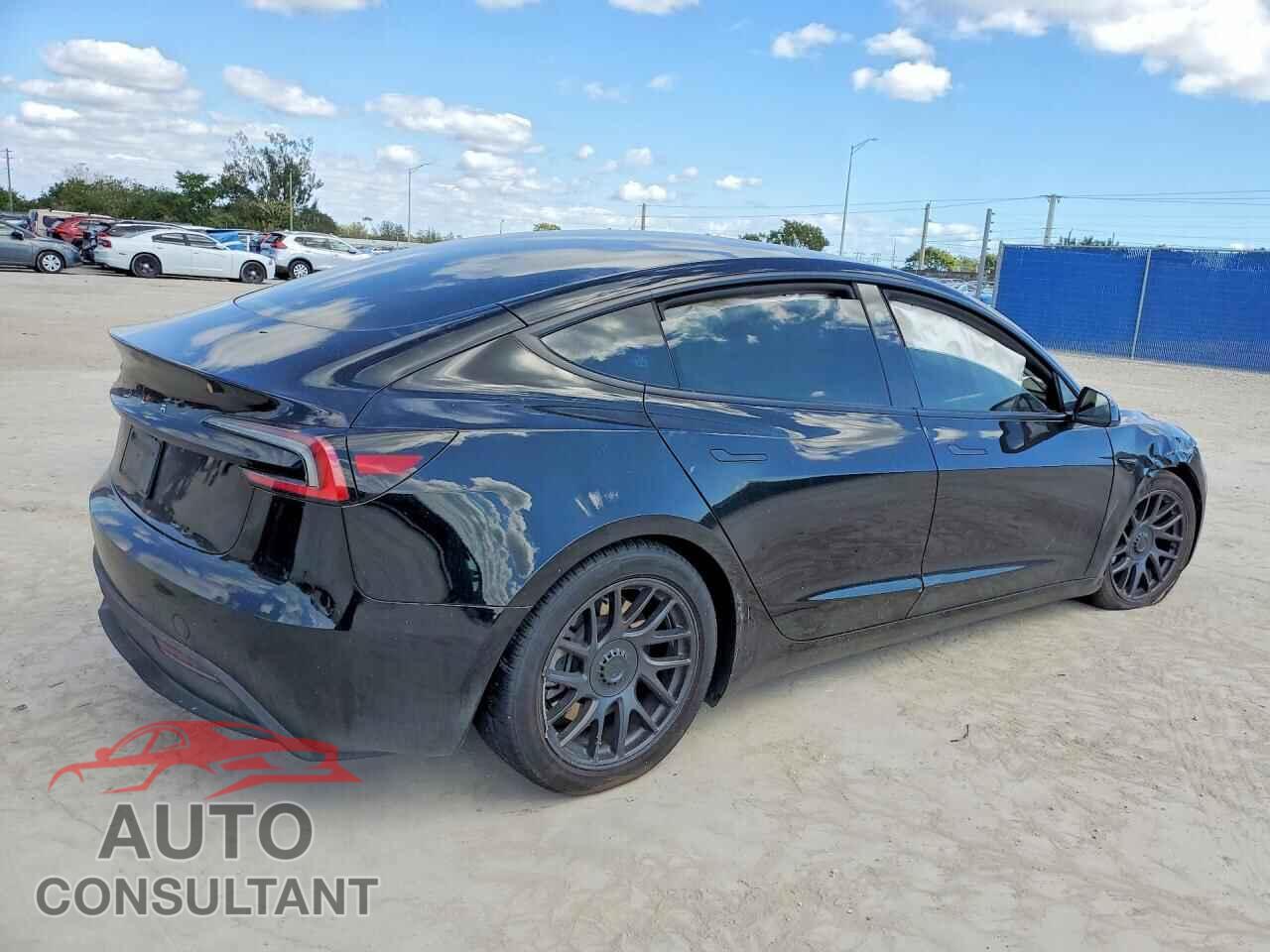 TESLA MODEL 3 2024 - 5YJ3E1EA5RF872467