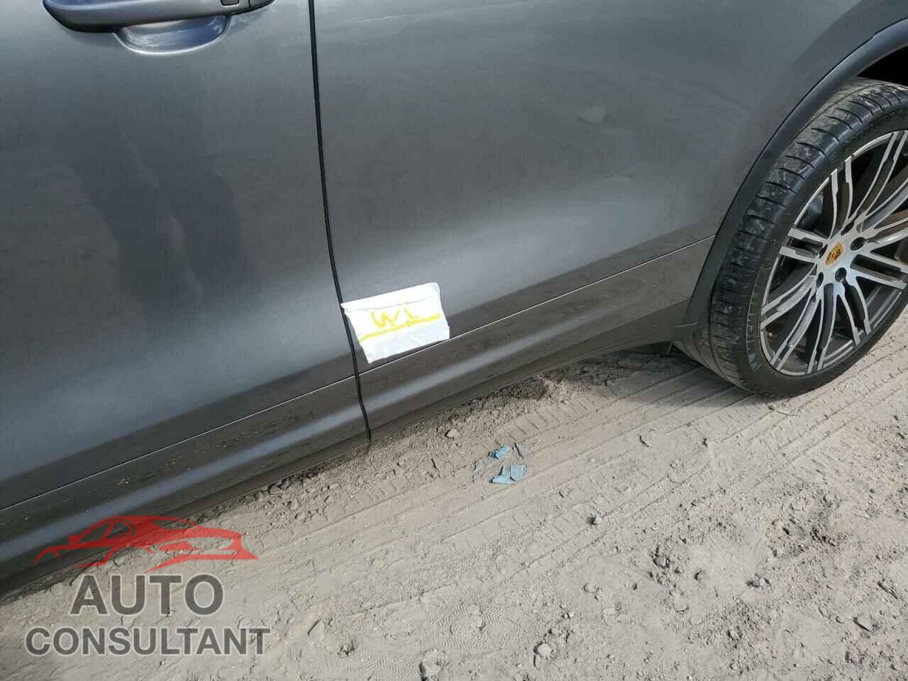 PORSCHE CAYENNE 2016 - WP1AF2A25GLA40158