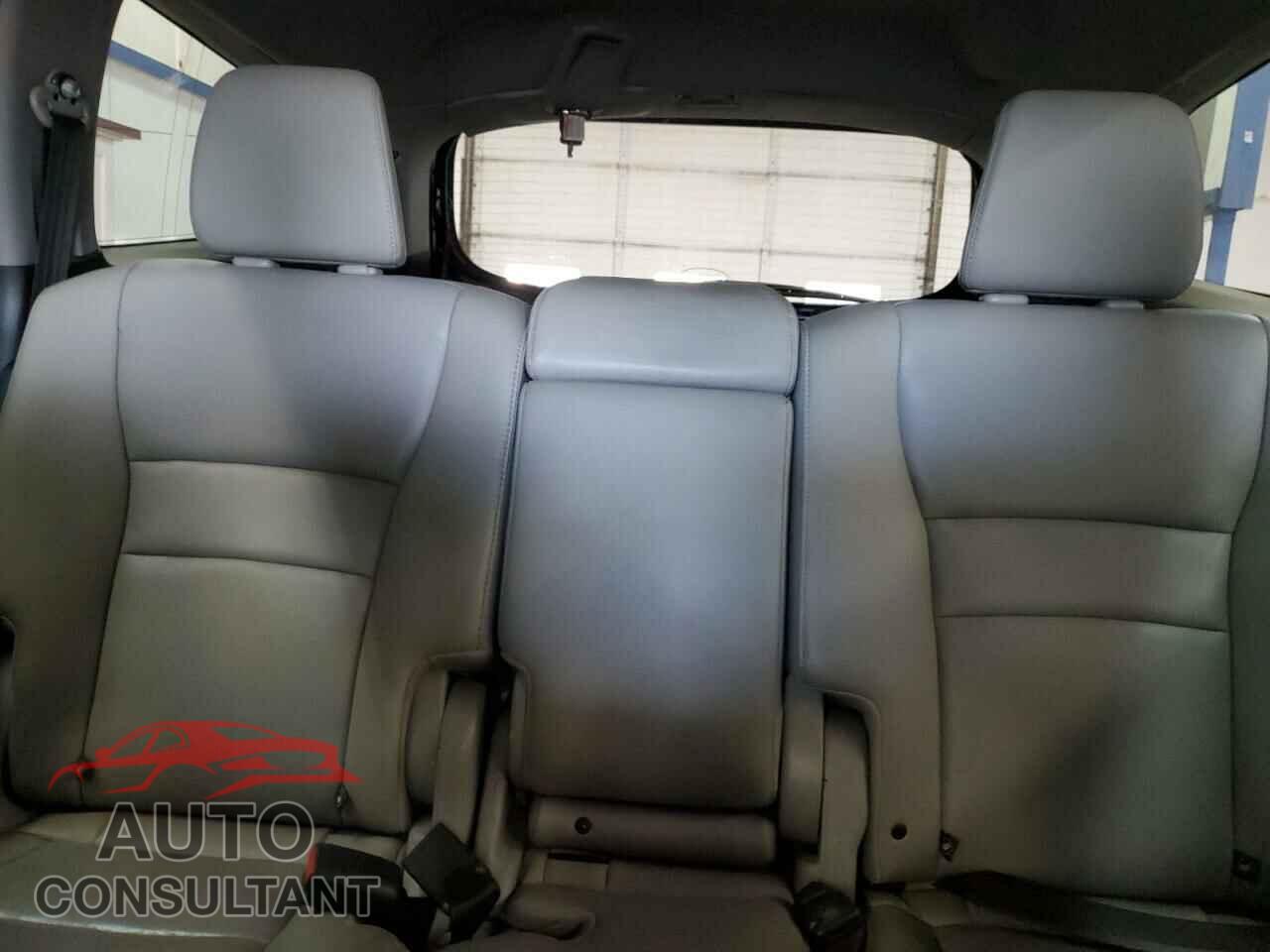 HONDA PILOT 2016 - 5FNYF6H52GB075041
