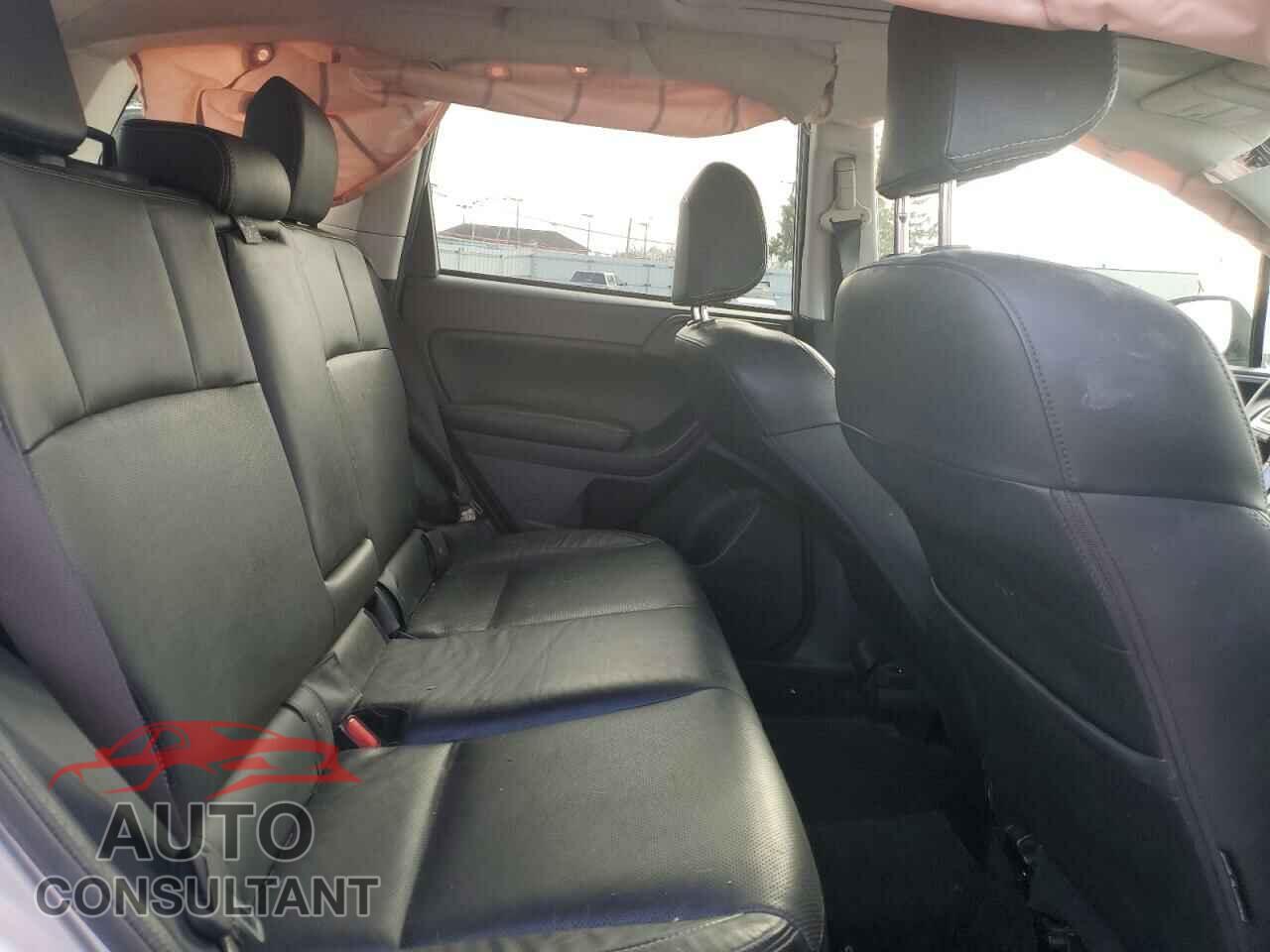 SUBARU FORESTER 2017 - JF2SJAJC6HH571284