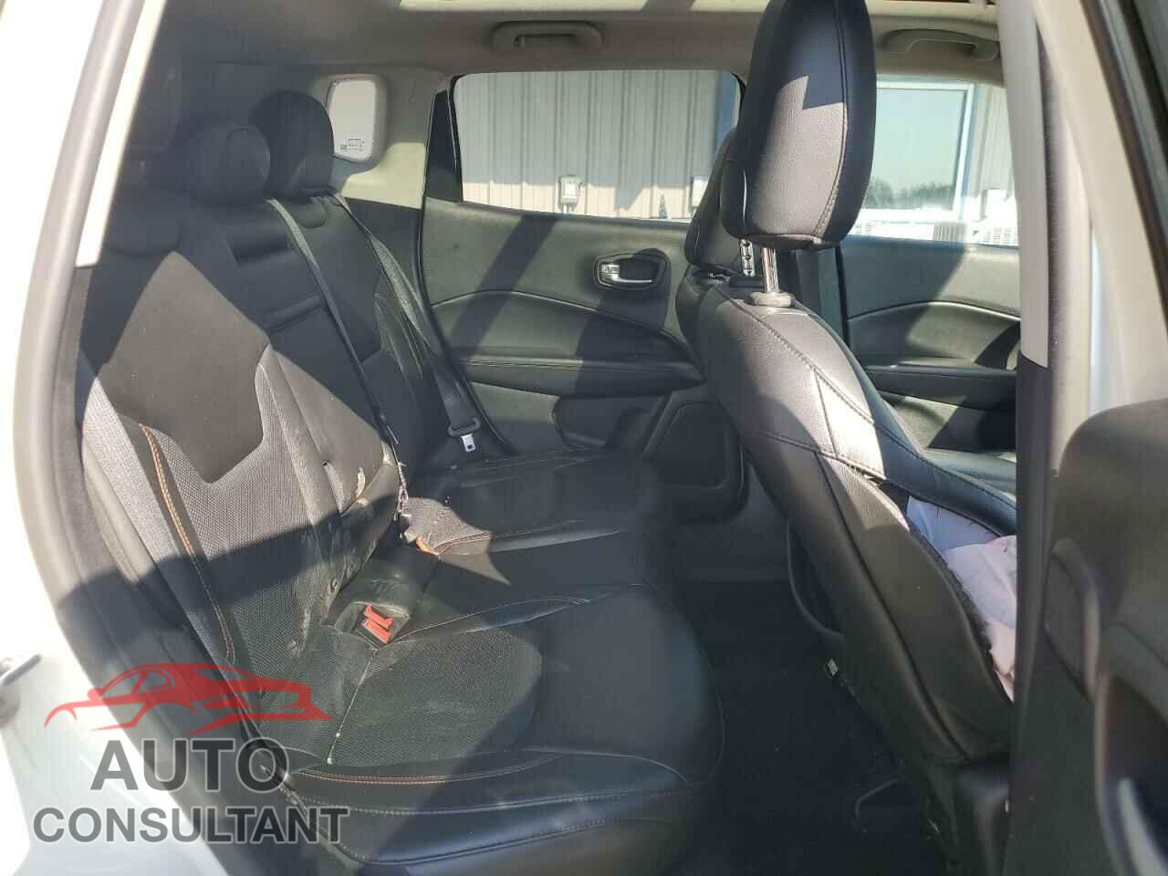 JEEP COMPASS 2018 - 3C4NJDCB1JT264792