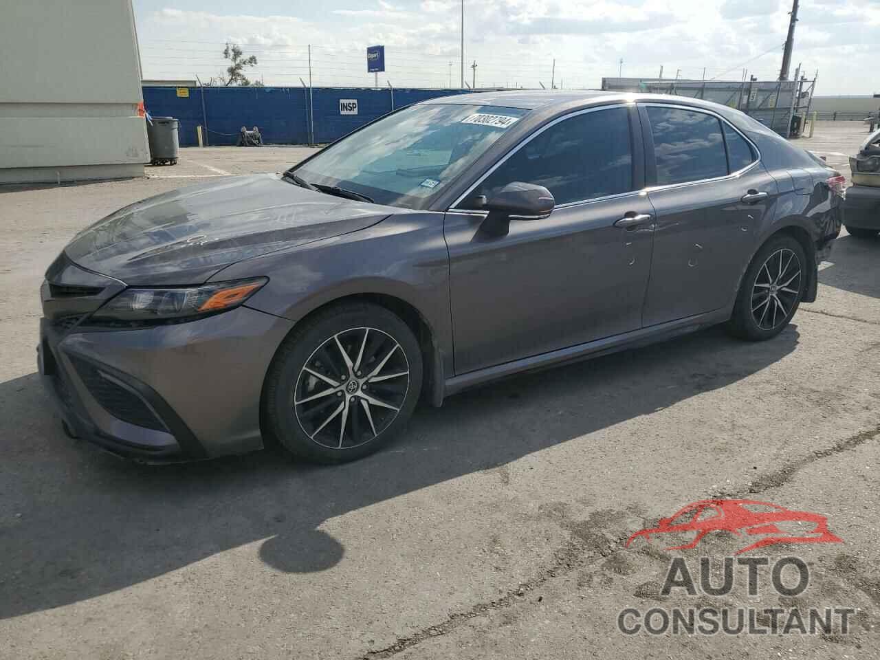 TOYOTA CAMRY 2022 - 4T1G11AK6NU711649