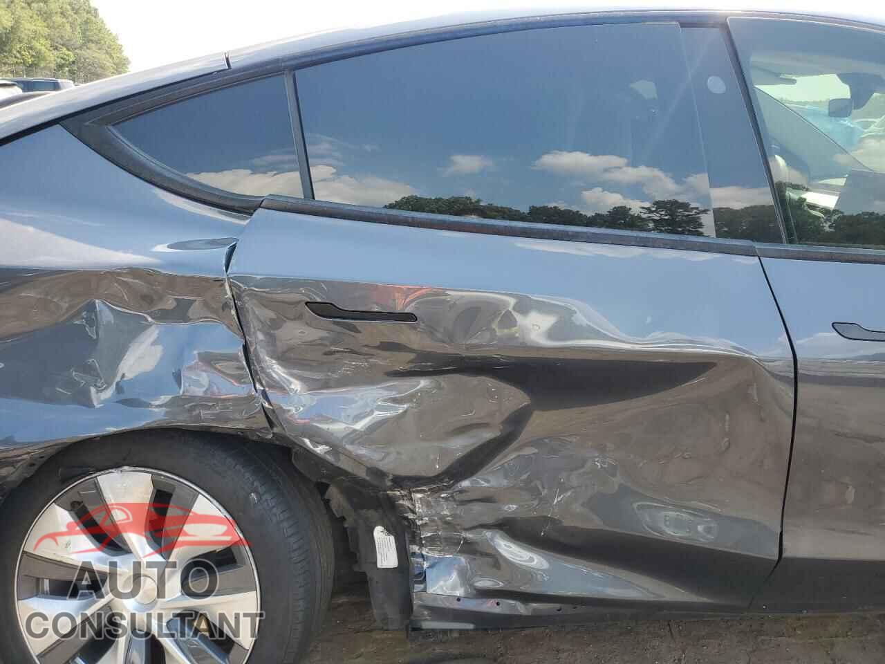 TESLA MODEL Y 2023 - 7SAYGDEEXPA162000