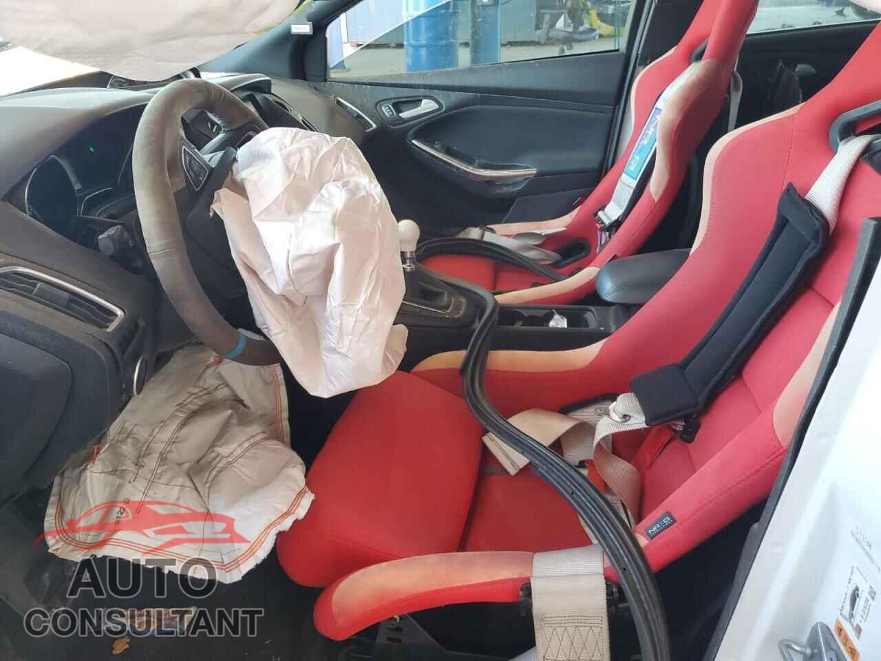 FORD FOCUS 2017 - 1FADP3L94HL223540