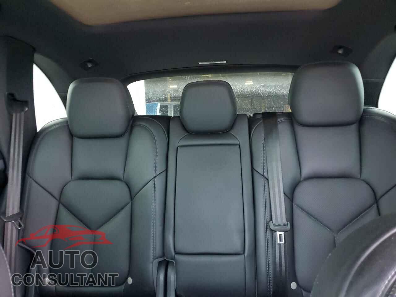 PORSCHE CAYENNE 2016 - WP1AA2A23GLA10784