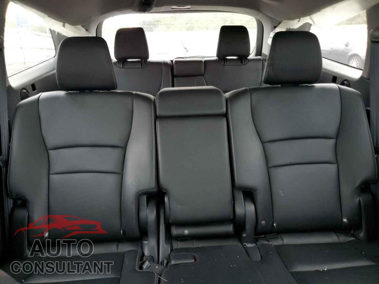 HONDA PILOT 2017 - 5FNYF6H51HB005578