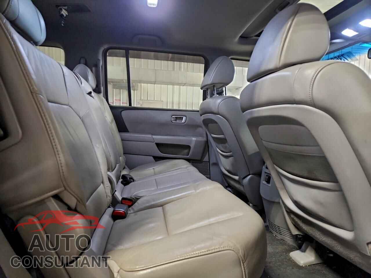 HONDA PILOT 2011 - 5FNYF4H79BB004661