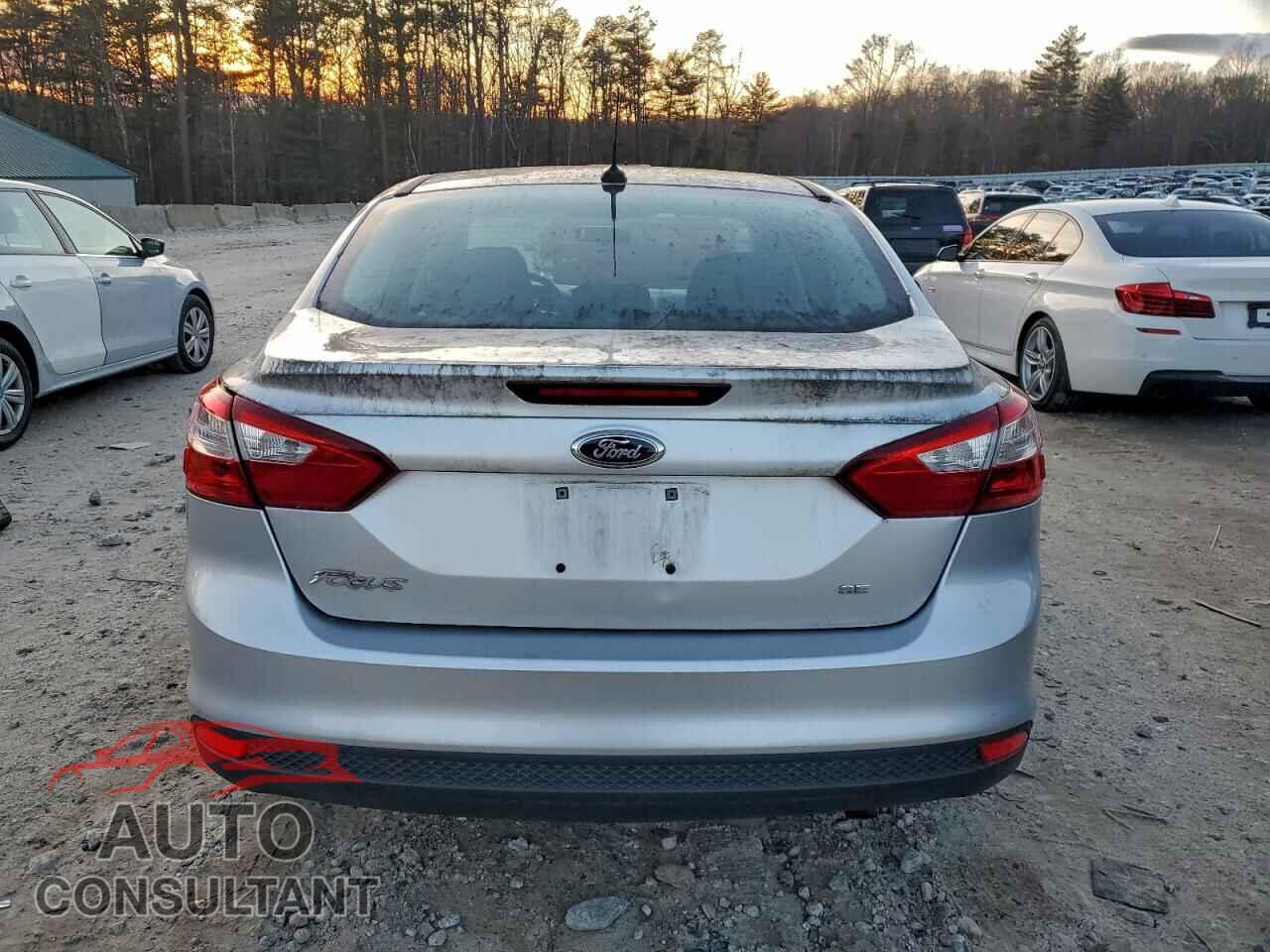 FORD FOCUS 2014 - 1FADP3F25EL140421