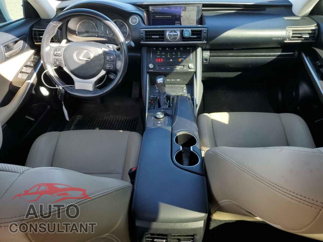 LEXUS IS 2017 - JTHBA1D23H5045261