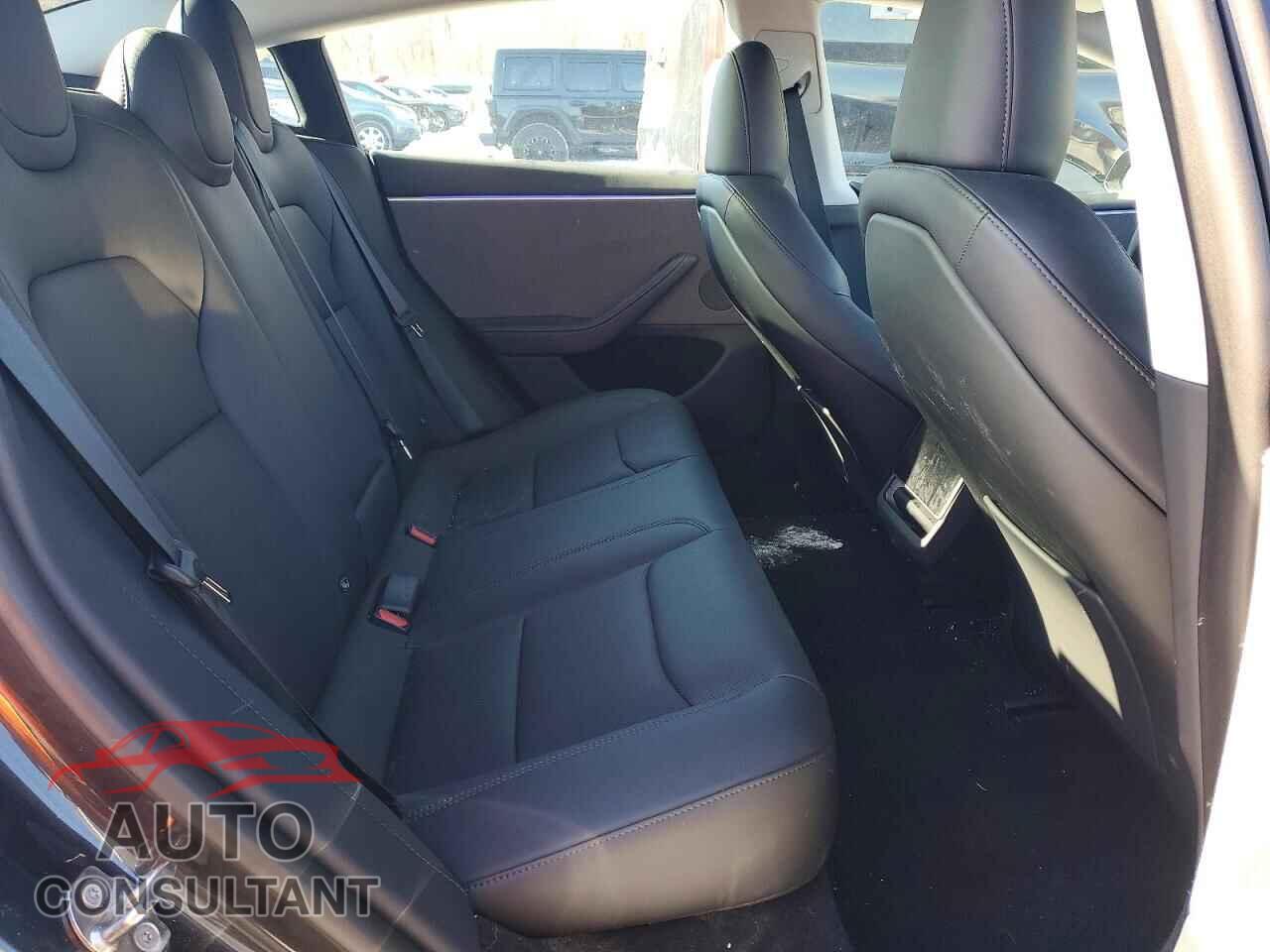 TESLA MODEL 3 2024 - 5YJ3E1EA4RF740932