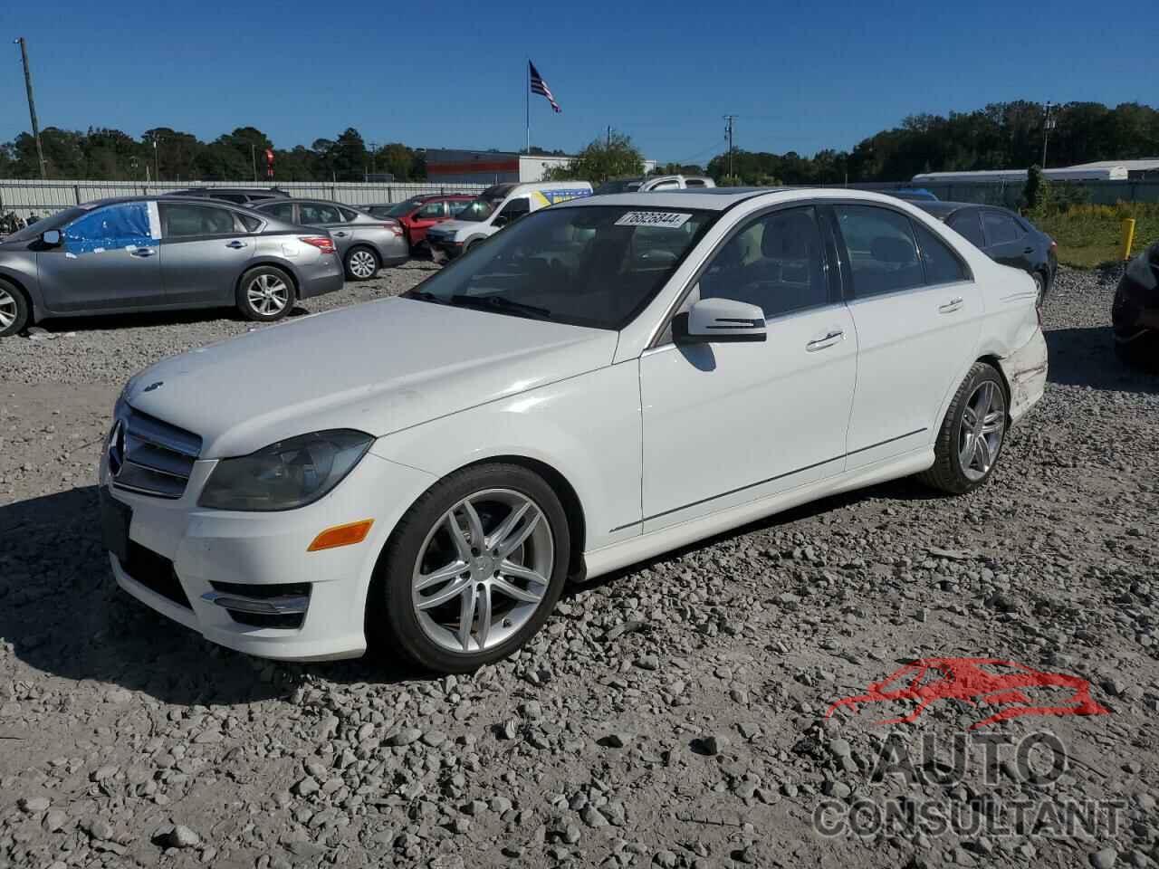 MERCEDES-BENZ C-CLASS 2013 - WDDGF4HB3DR249569