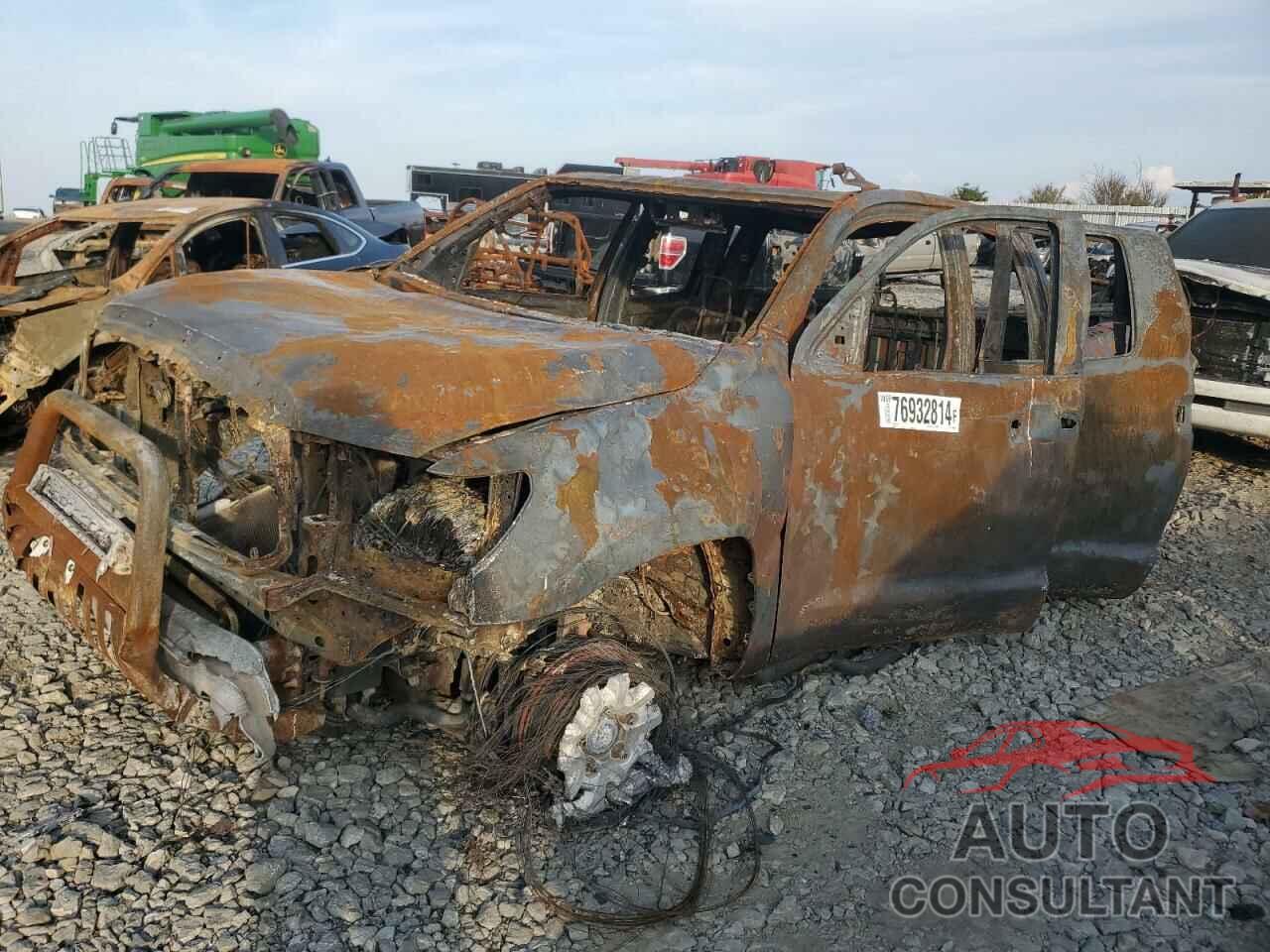 TOYOTA TUNDRA 2011 - 5TFUW5F18BX164040