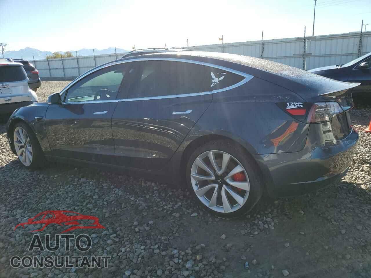 TESLA MODEL 3 2019 - 5YJ3E1EB3KF447652