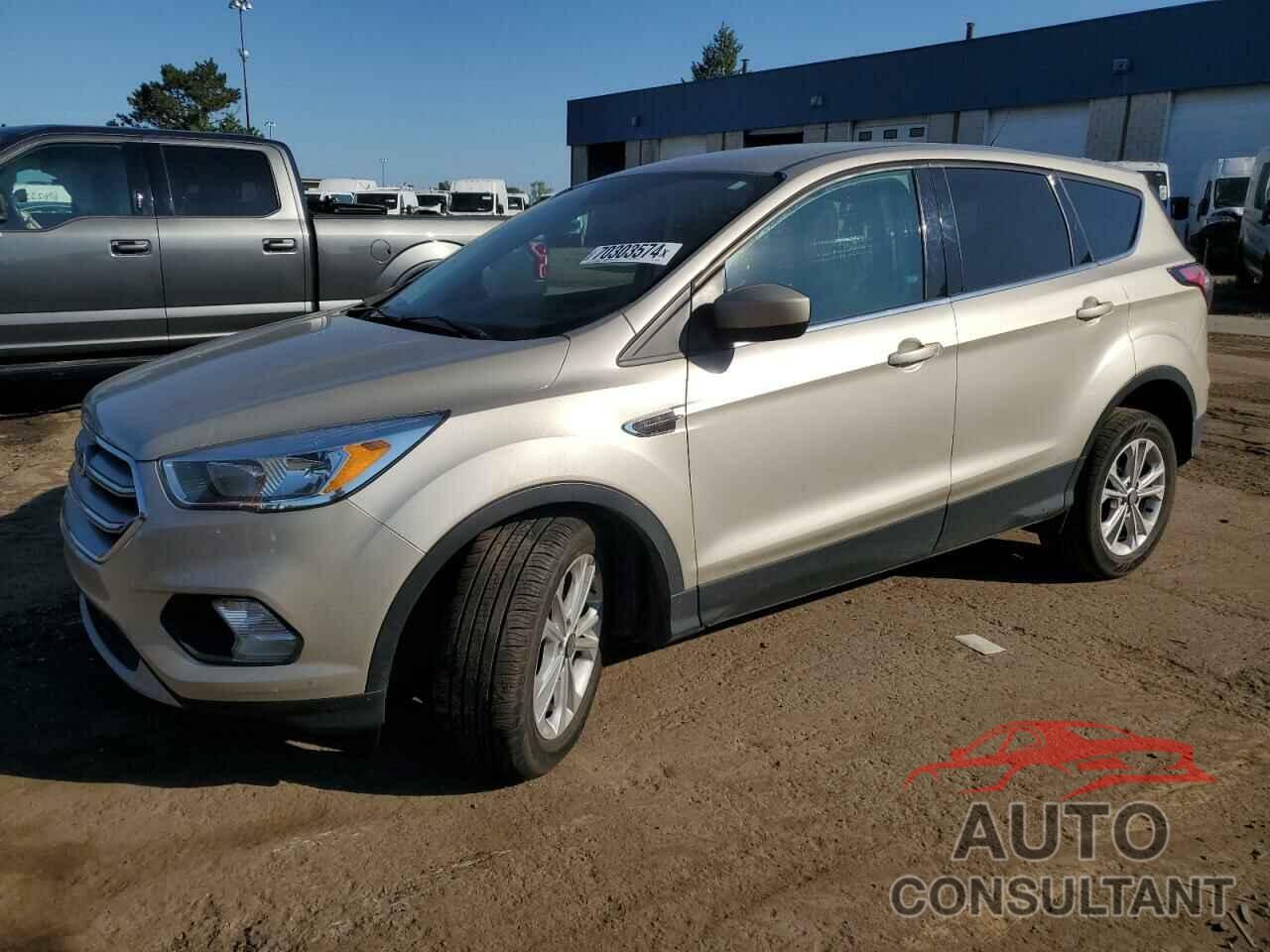 FORD ESCAPE 2017 - 1FMCU0GD2HUC48258