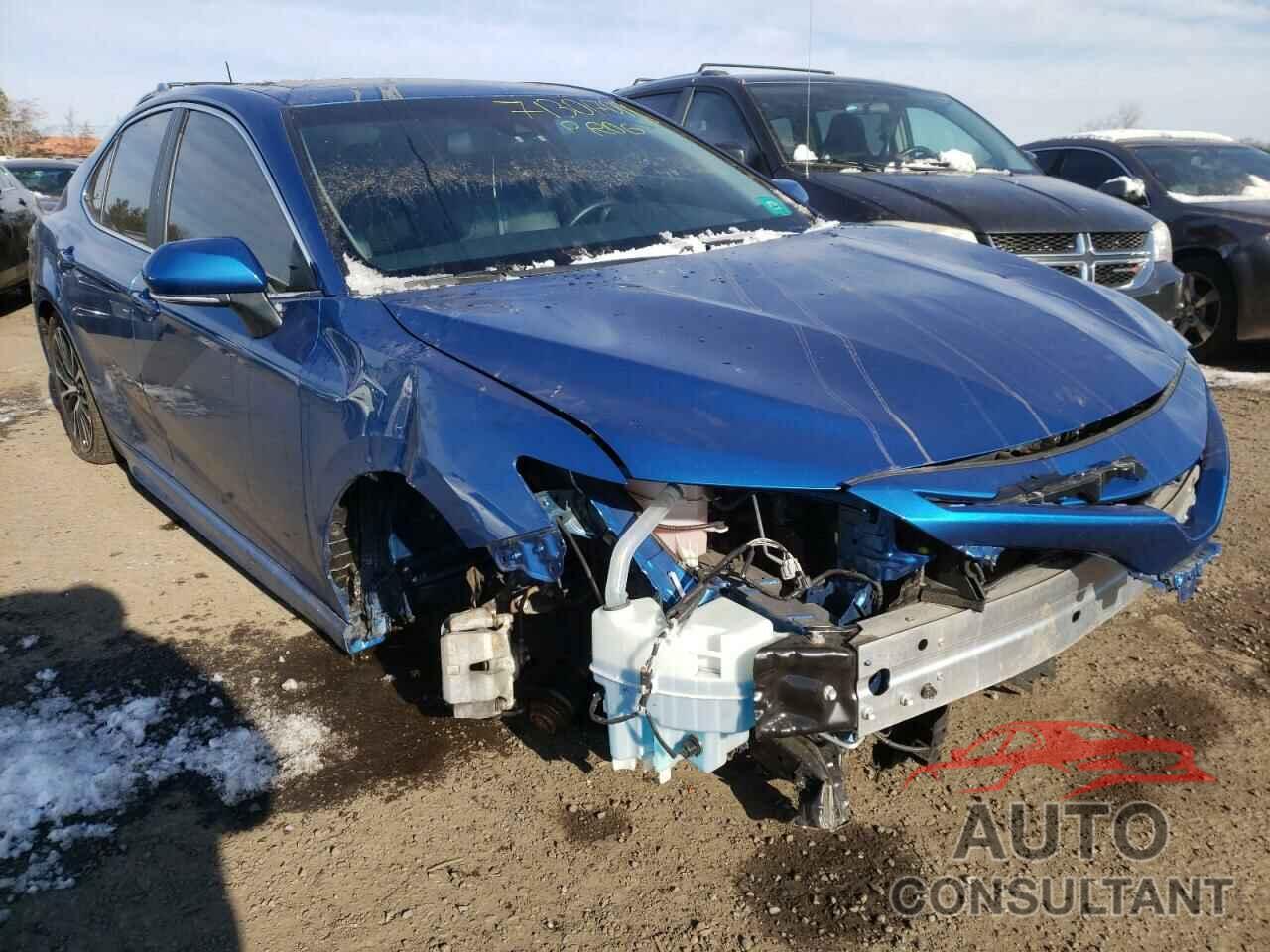 TOYOTA CAMRY 2018 - 4T1B11HK0JU051151