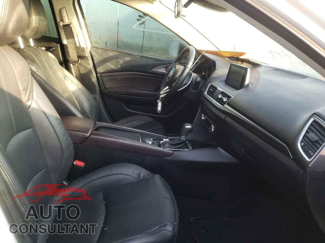 MAZDA 3 2018 - 3MZBN1W33JM212064