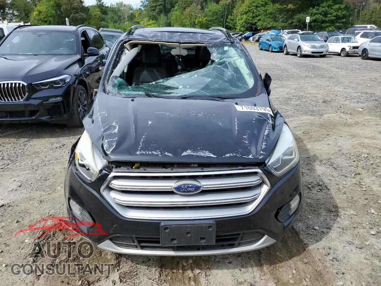 FORD ESCAPE 2017 - 1FMCU9J94HUC70187
