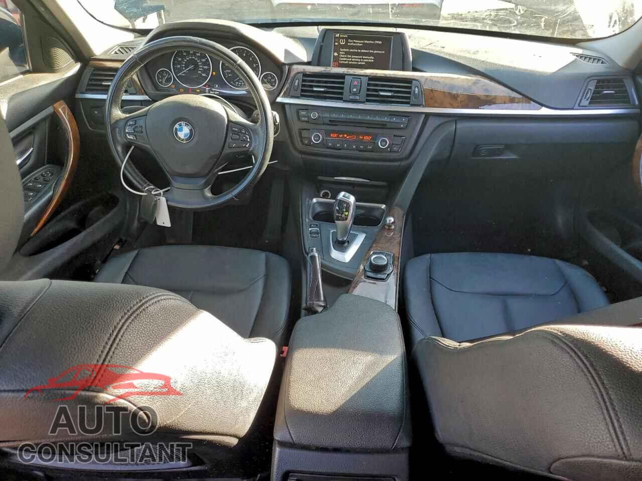 BMW 3 SERIES 2013 - WBA3C1C51DF437393