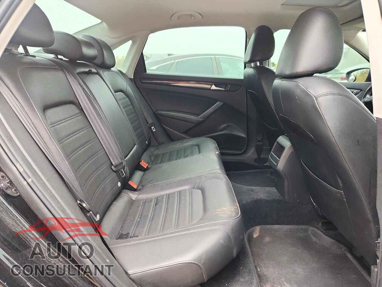 VOLKSWAGEN PASSAT 2012 - 1VWBH7A35CC013510