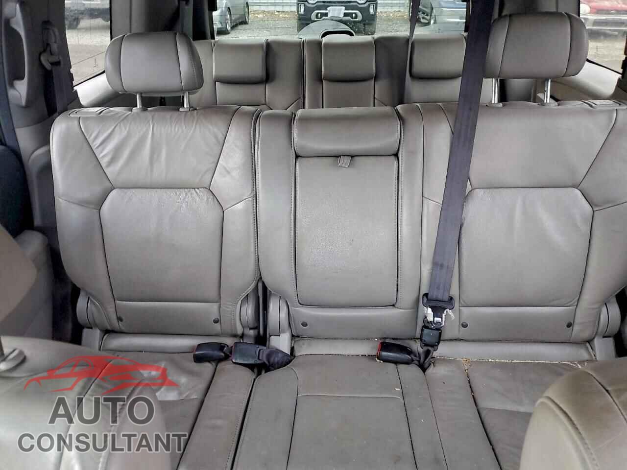 HONDA PILOT 2011 - 5FNYF3H90BB013616
