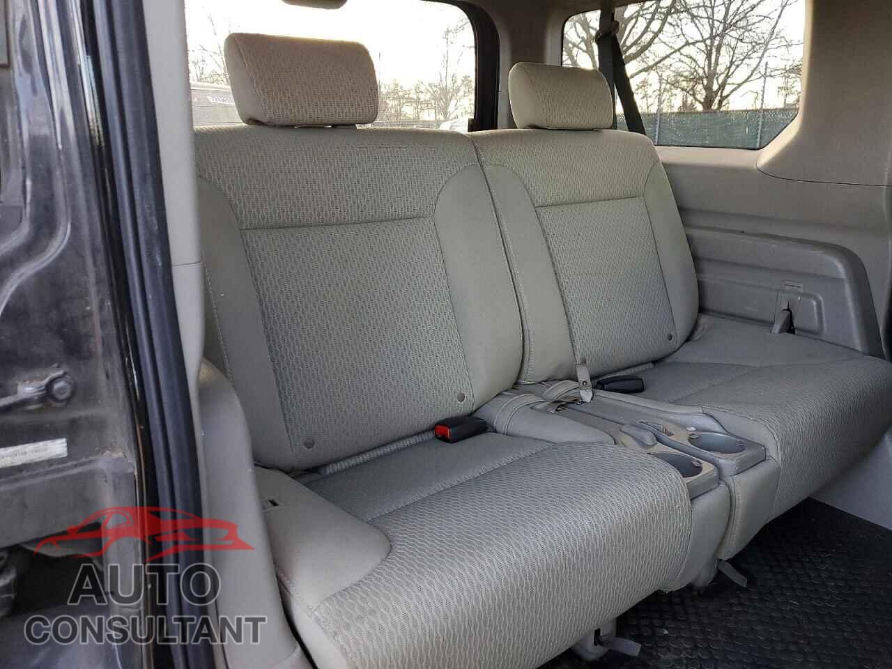 HONDA ELEMENT 2011 - 5J6YH2H39BL006235