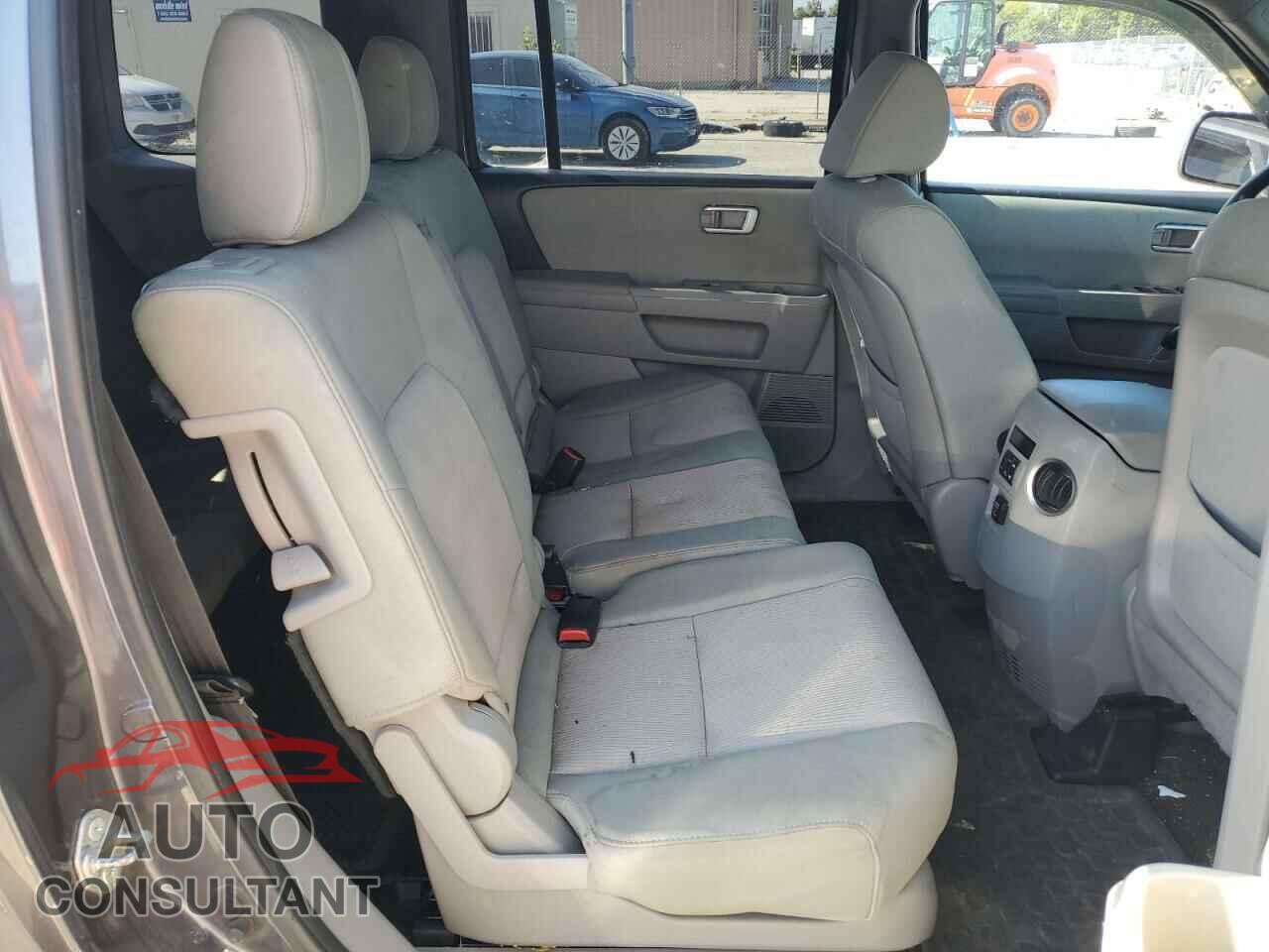 HONDA PILOT 2015 - 5FNYF4H48FB031670