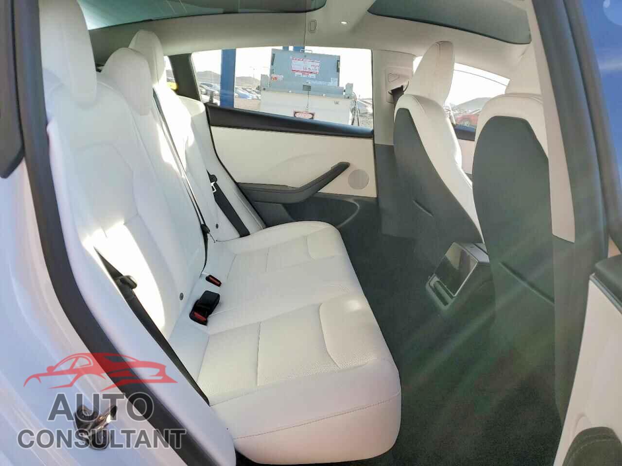 TESLA MODEL 3 2024 - 5YJ3E1EA7RF833752