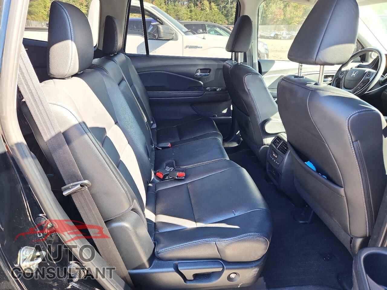 HONDA PILOT 2017 - 5FNYF6H57HB004838